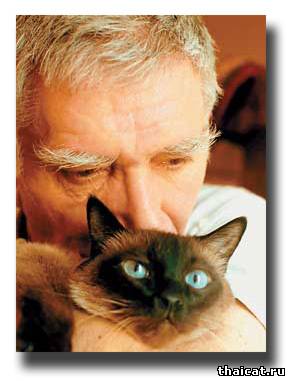 Армен Джигарханян и его сиамский кот Философ