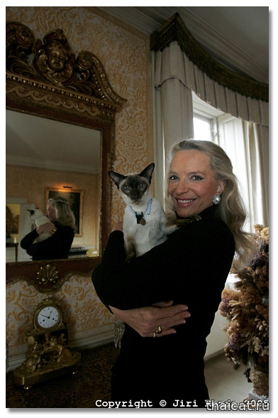 Принцесса Мишель Кентская и ее сиамская кошка Перси